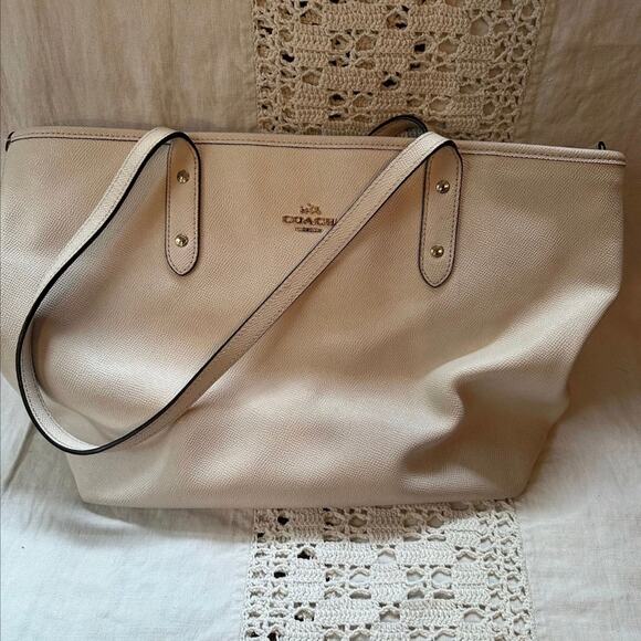 COACH F58846 Tote Bag white Cross Grain Leather Inside Pocket Top Zip Preown - Picture 1 of 4